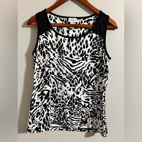 Zenergy by Chico's Black and White Top Set - Picture 5 of 12